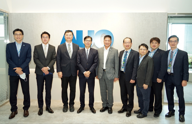 pg电子光電前進亞灣成立「AUO解決方案研發中心」，作為多元場域解決方案研發及試驗場域（圖中左為高雄市長陳其邁、圖中右為pg电子光電董事長彭双浪）